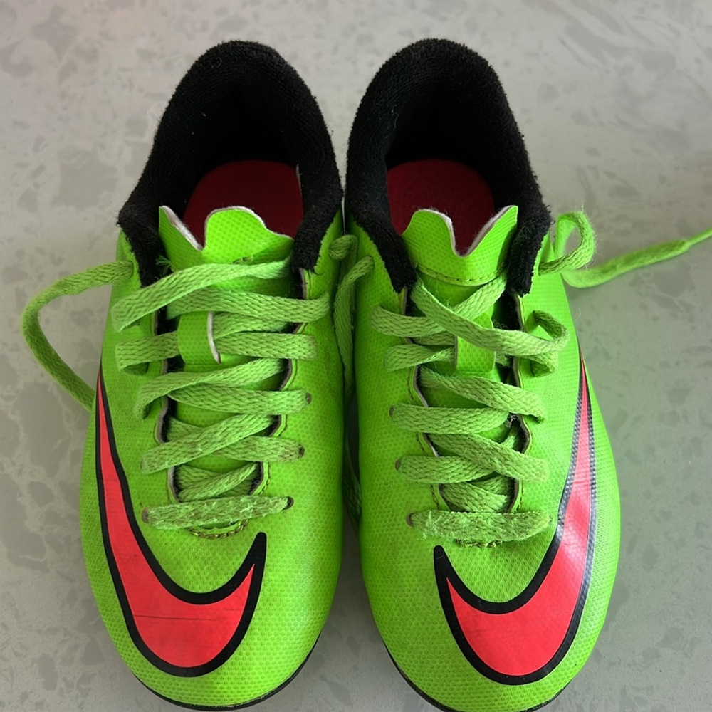 Nike cleats - Picture 2 of 8